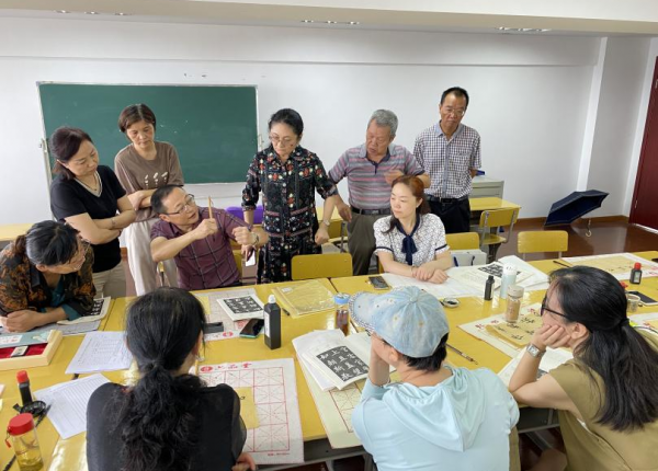 夏夜“不打烊”！镇江市民文化夜校暑期课程火热上线(图1)