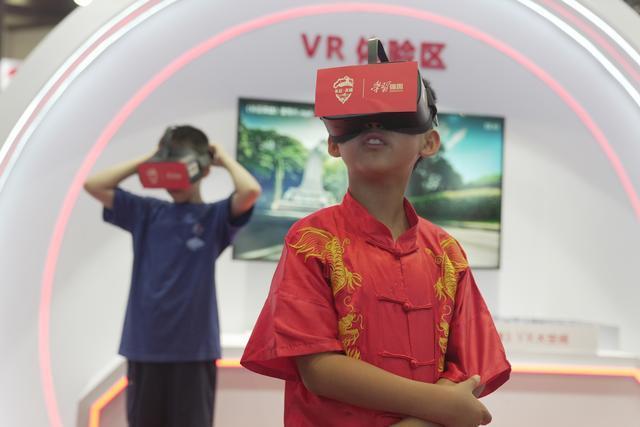 《长征·英雄》VR大空间项目签约仪式在郑州举行(图3)