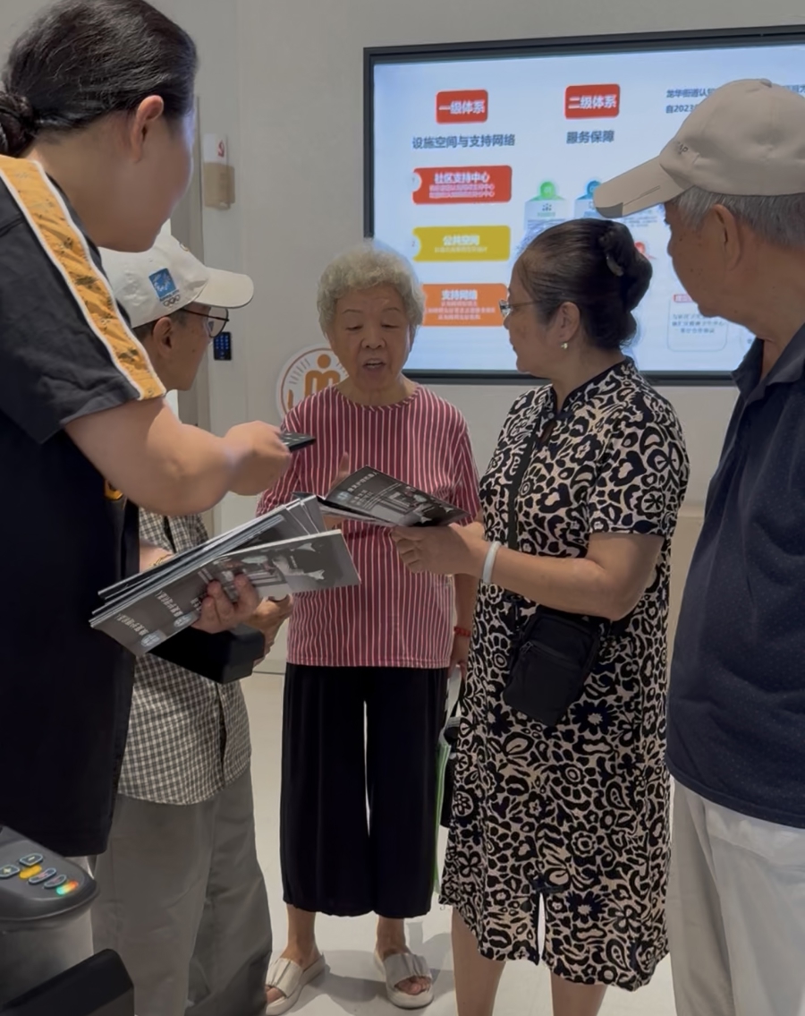 打开养老院的“门”走进老人的“心”。(图3)