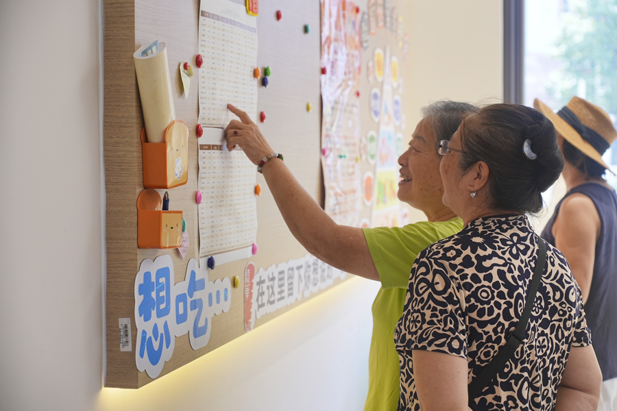 打开养老院的“门”走进老人的“心”。(图6)