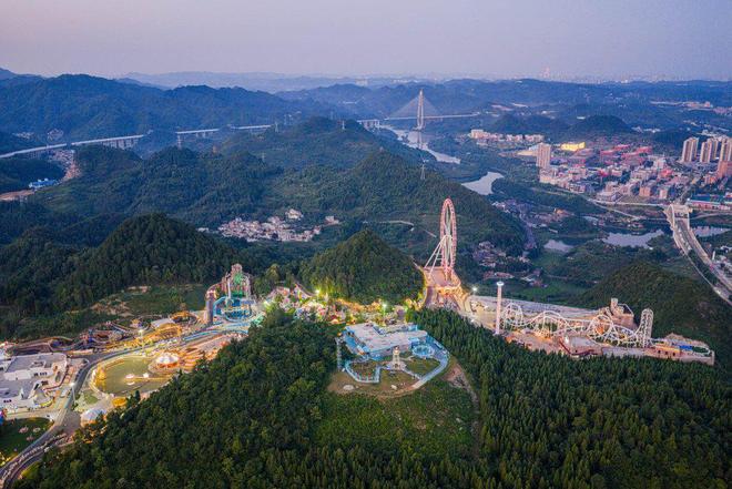 超高清AI智能VR大空间电影《奇幻恐龙岛》亮相贵阳(图3)