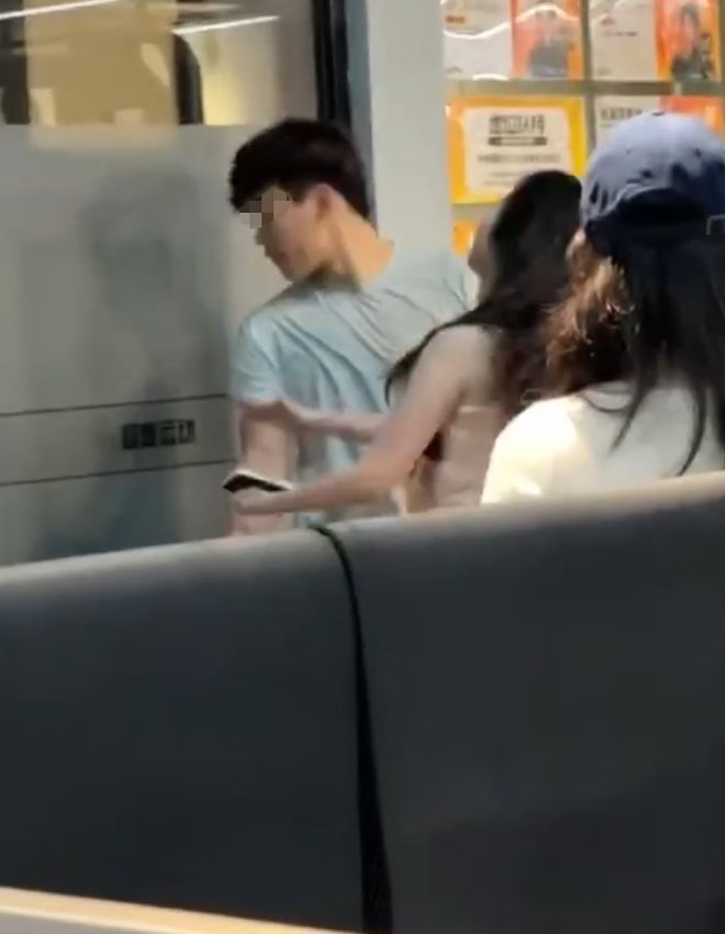 惊！健身教练与四女学员上演“情”戏头折一圈半！(图8)