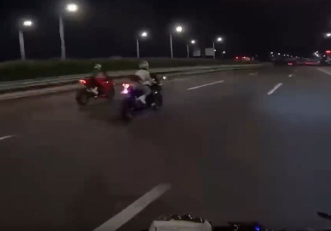 惊！健身教练与四女学员上演“情”戏头折一圈半！(图23)