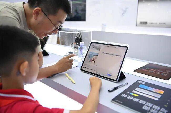 【教育关注】AI校园健身、未来教室、智能学习导师……看前沿科技如何赋能教育(图2)