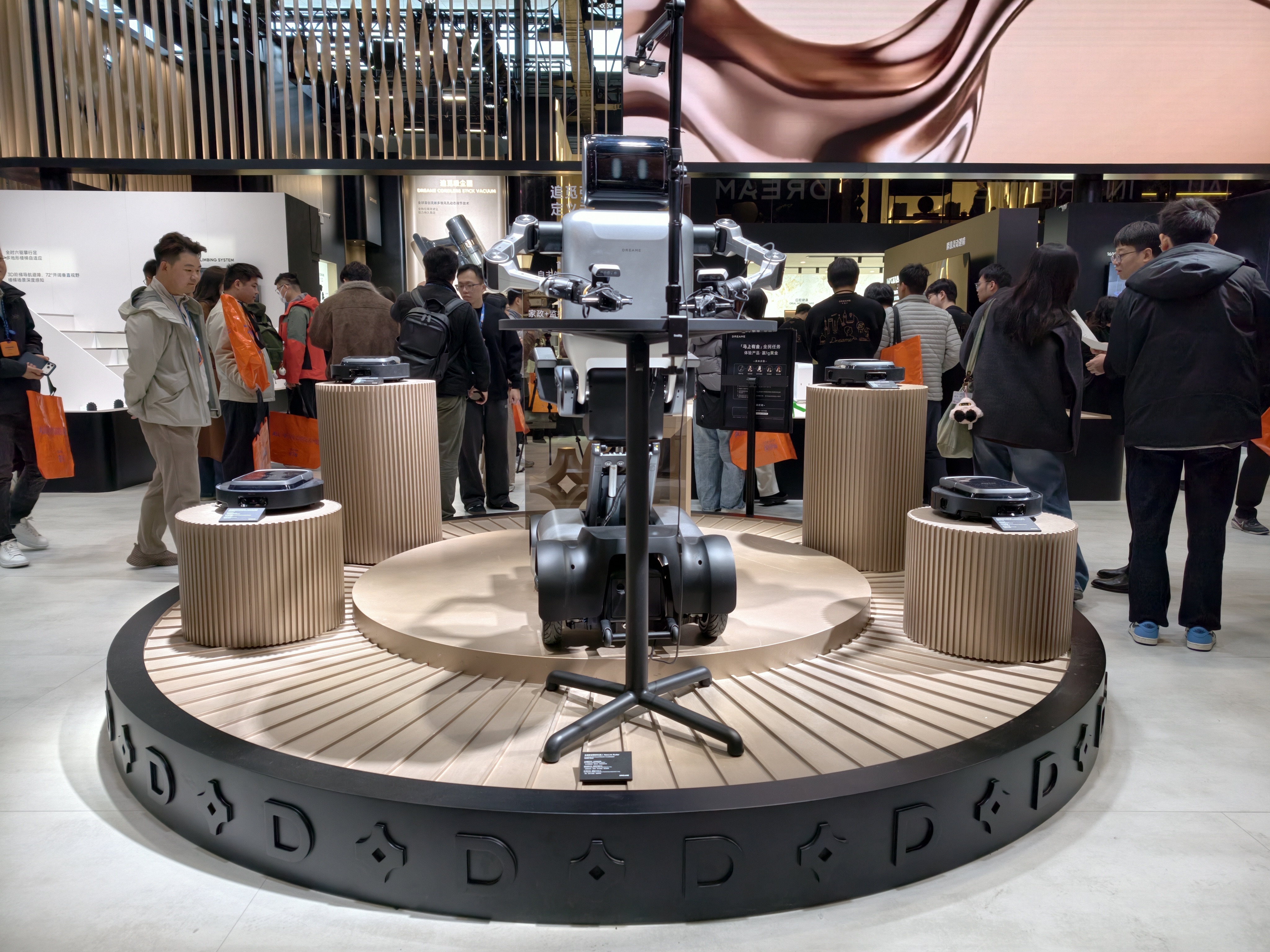 人均暴走10万步！我们总结了11个关于AI硬科技未来的答案(图2)