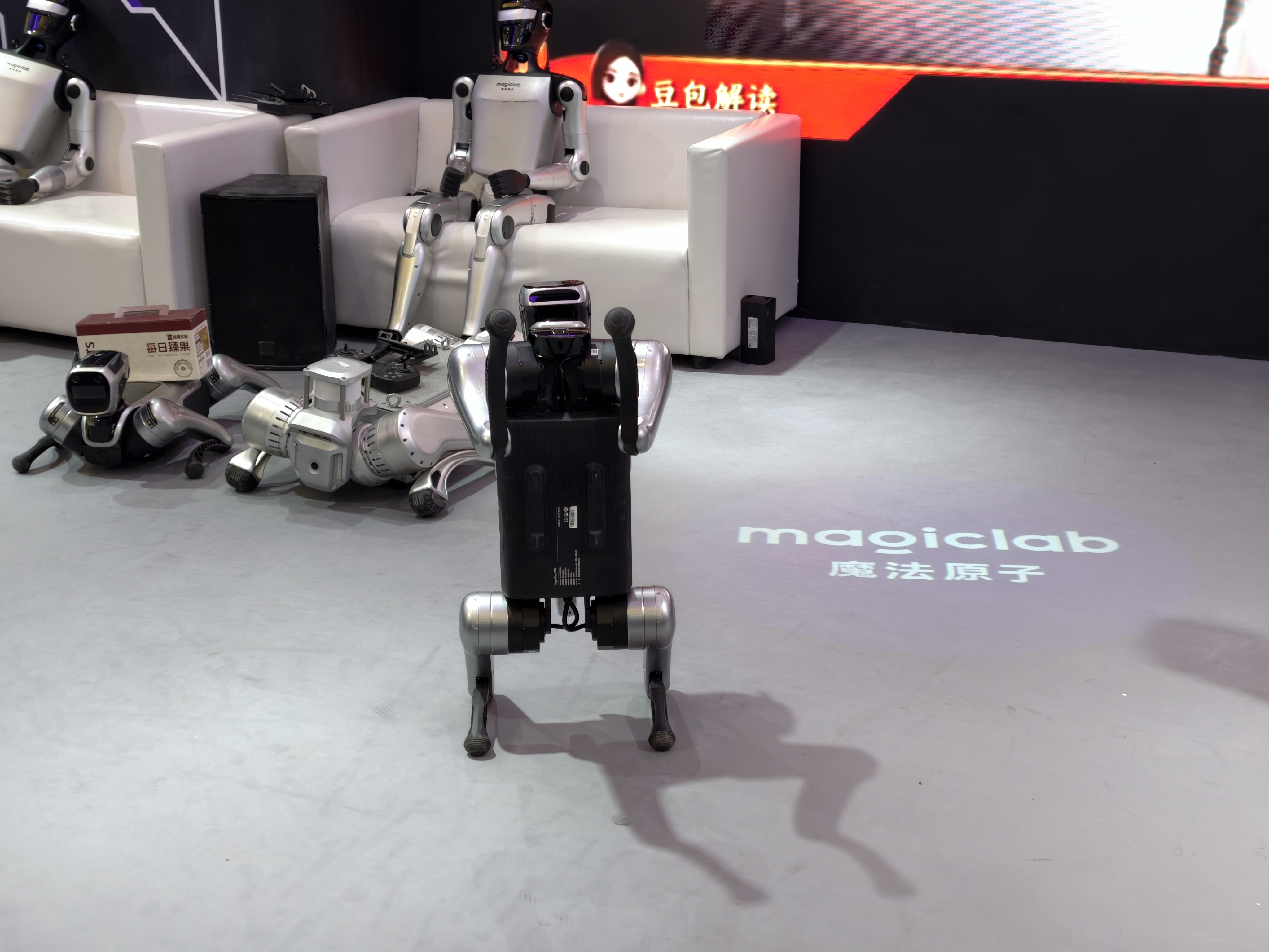 人均暴走10万步！我们总结了11个关于AI硬科技未来的答案(图15)