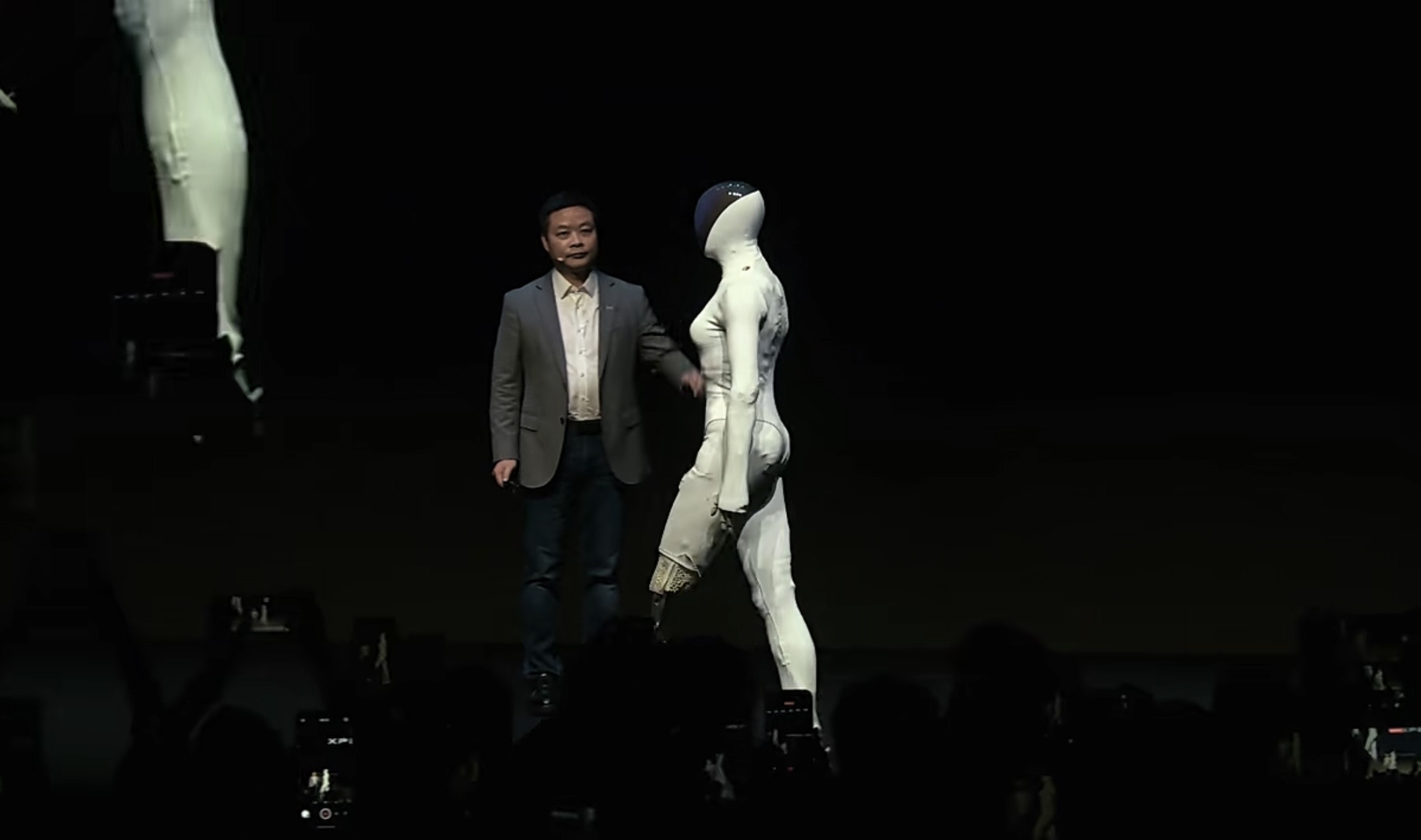 人均暴走10万步！我们总结了11个关于AI硬科技未来的答案(图32)