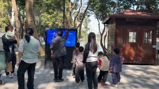 科技赋能全民健身！C-Life数智运动一体机落地洪湖公园(图4)