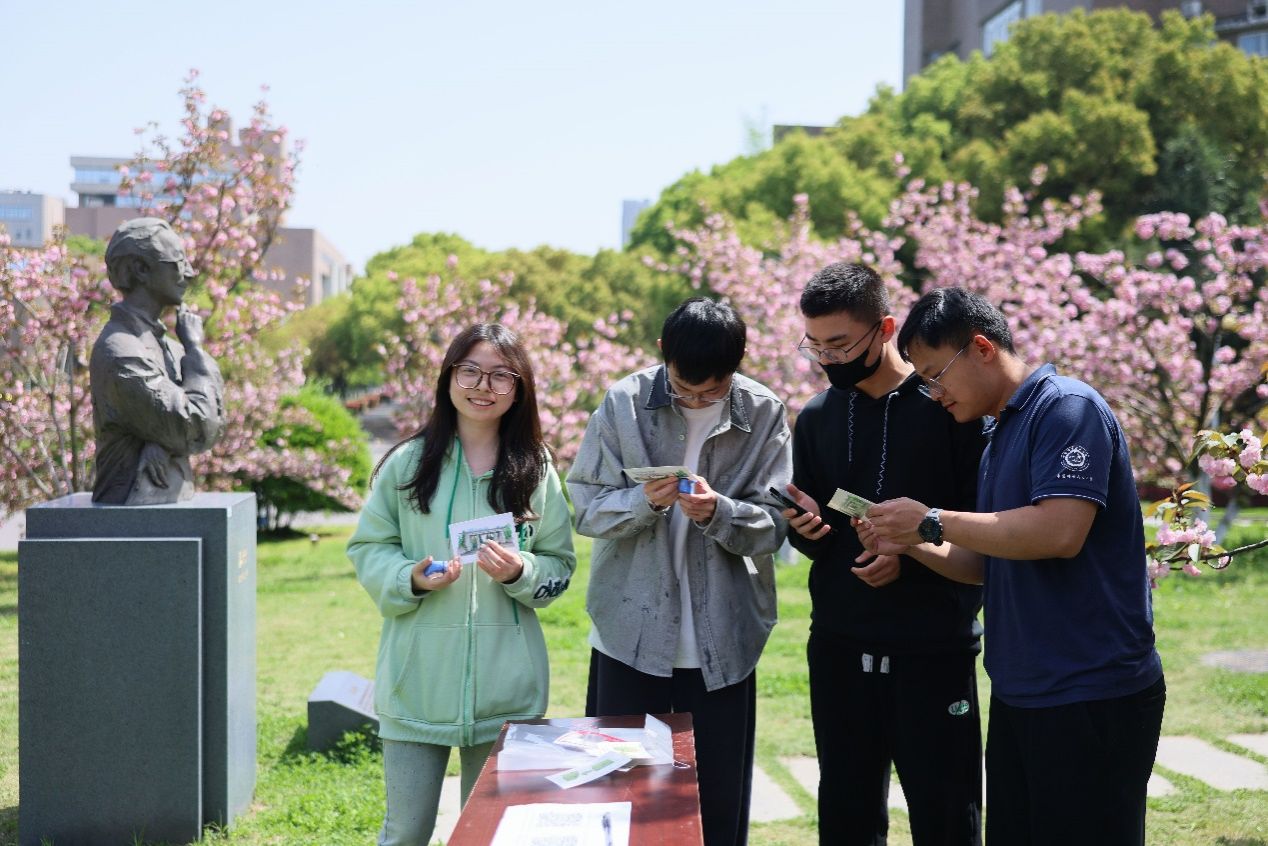 “重走‘科学家之路’深悟科学家精神”清明节专项纪念活动举行(图2)