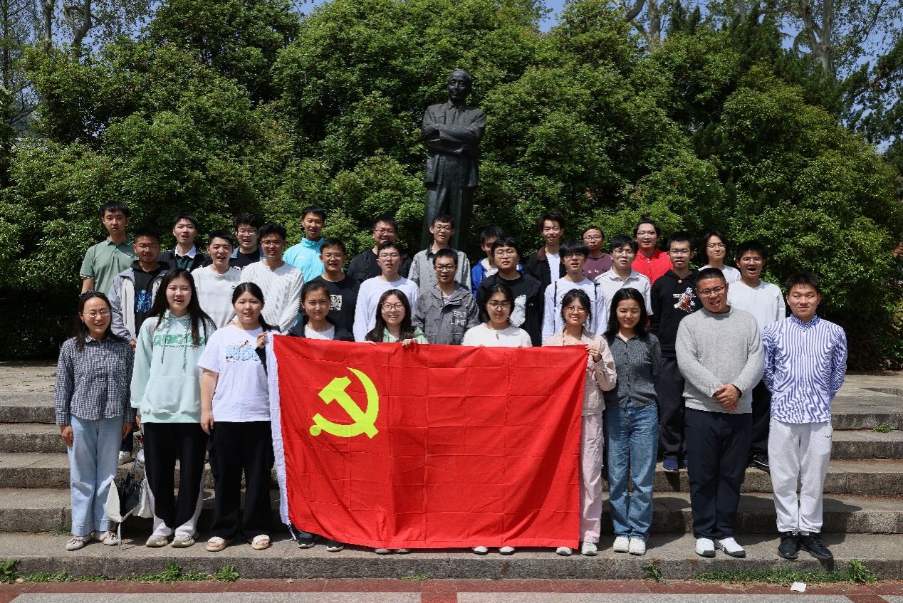 “重走‘科学家之路’深悟科学家精神”清明节专项纪念活动举行(图5)