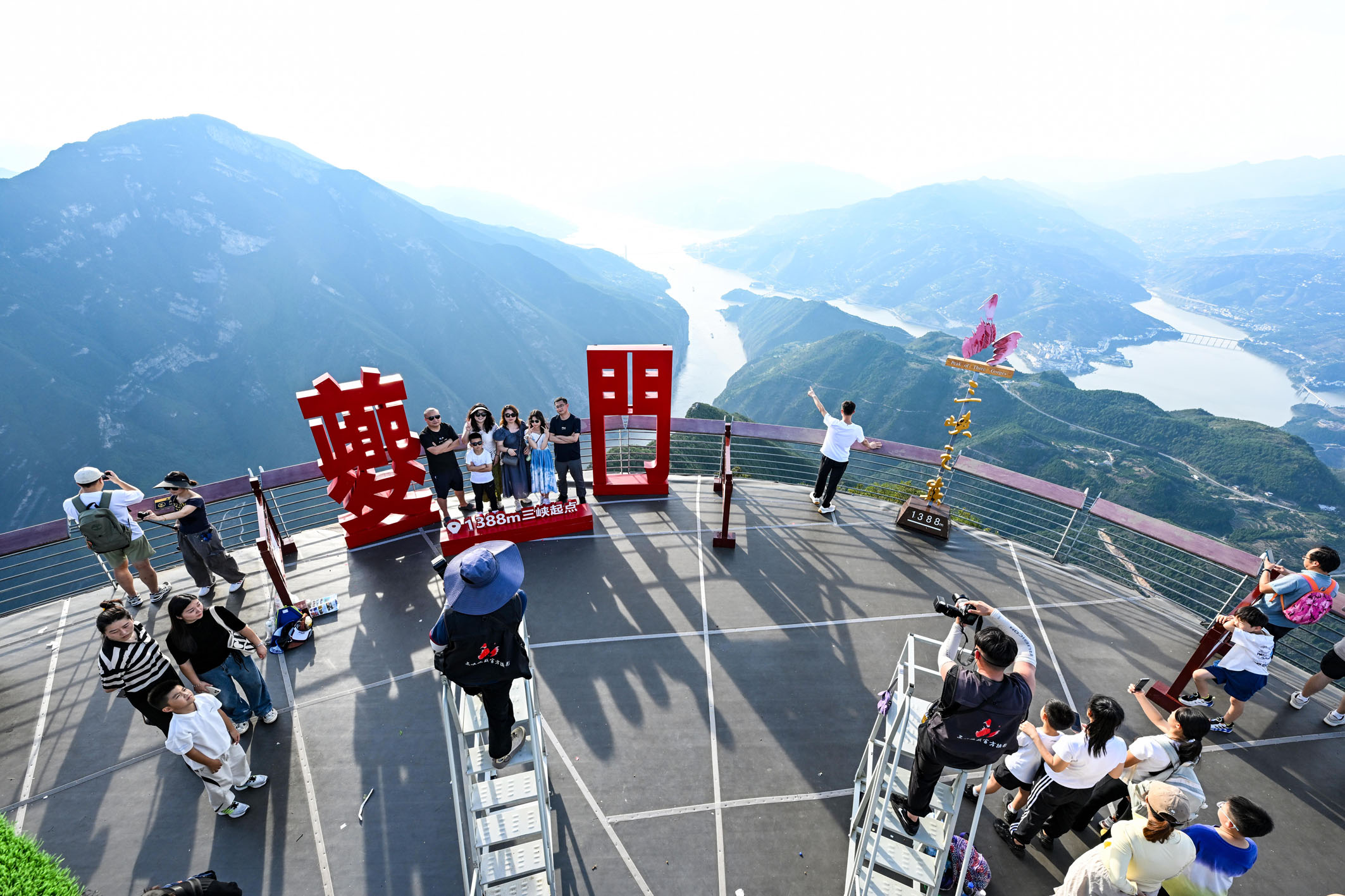 新玩法新场景涌现假日经济活力四射